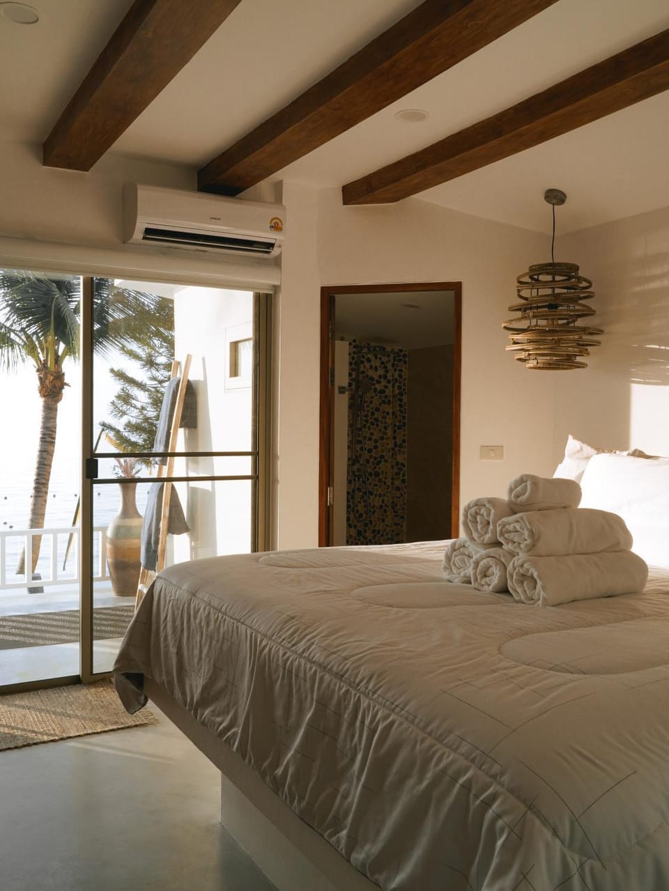 Mo's Beachfront Villa by S&P Villa Management House in Ko Samui