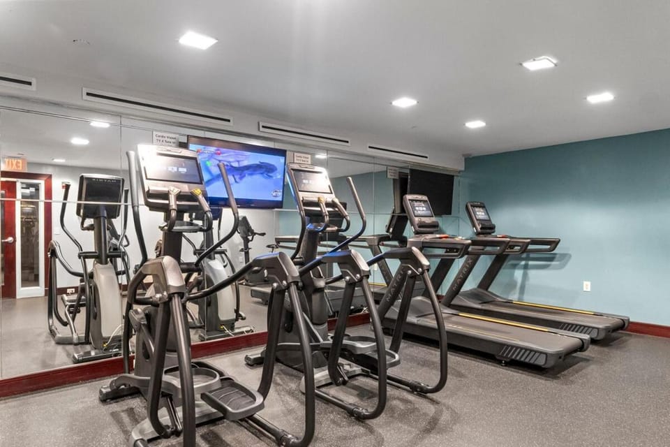 Stylish & Cozy 2BR apt 6 mins from DC Free parking - Park Adams Apartment in Arlington