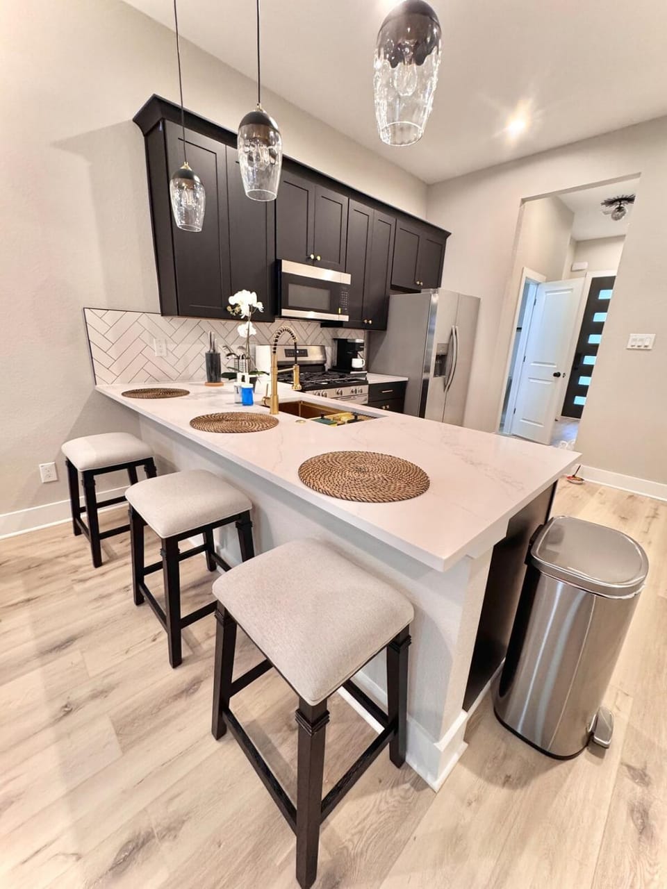 Modern Houston Retreat, Mins to DT & NRG Stadium, Fast Wi-Fi House in Houston