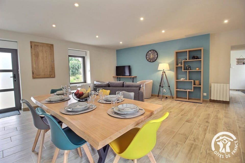 TV and multimedia, Living room, Dining area