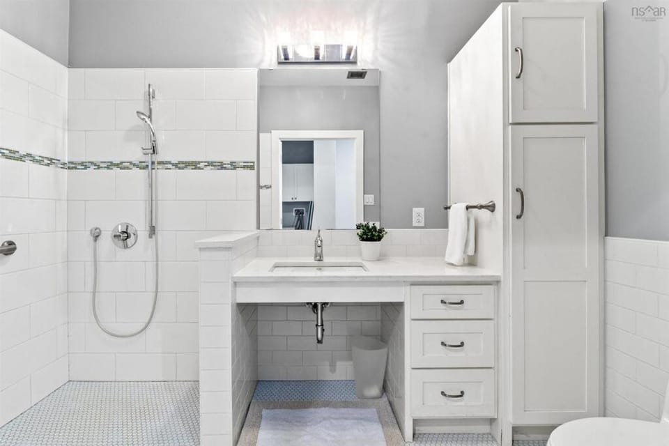 Large Luxury 2 Bedroom Unit Apartment in Dartmouth
