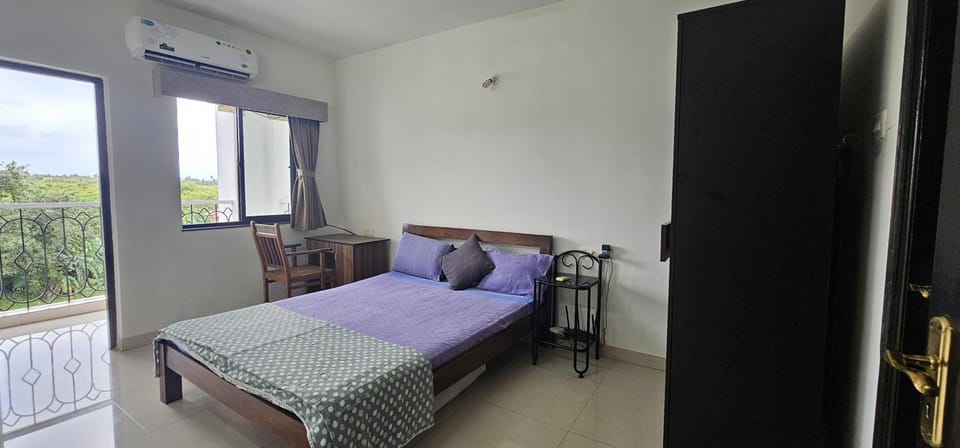 Cozy 2bhk with sunrise view Apartment in Candolim