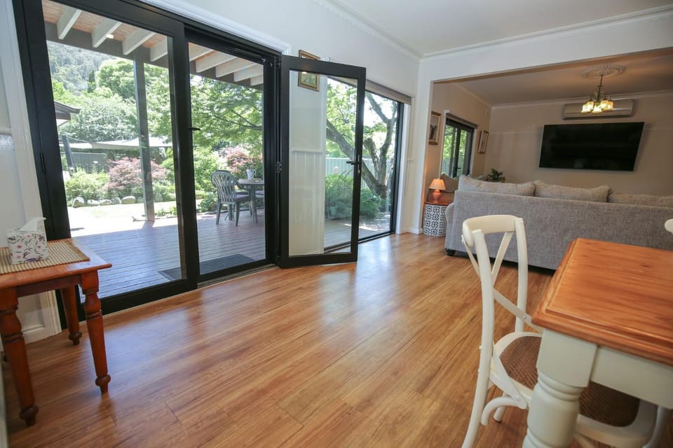 Patio, Garden, TV and multimedia, Kitchen or kitchenette, Living room, Seating area, Dining area, heating, pet friendly, air conditioner