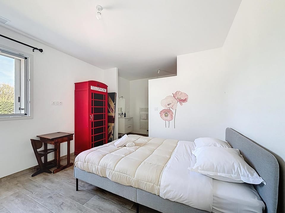 Maison proche Clermont et RIOM 4 Chambres et 4 SBD , Tout Climatisé avec Parking Gratuit Apartment in Riom