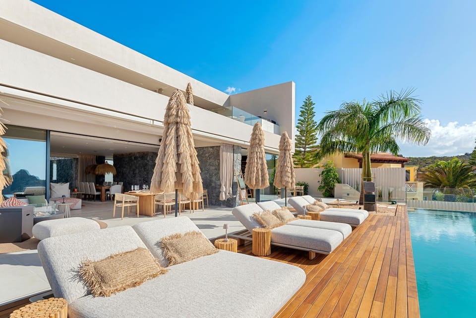 Natural landscape, Balcony/Terrace, Seating area, Pool view, Swimming pool, sunbed