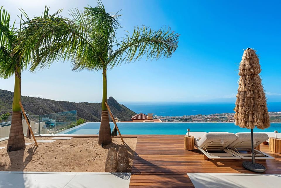Pool view, Sea view, Swimming pool, sunbed