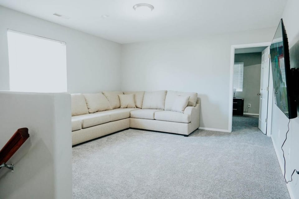 5040 Sqft l Sleeps 25 l Near Ski & Downtown SLC House in West Jordan