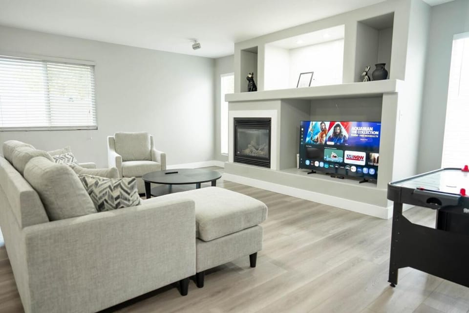 3240 Sqft Family-Friendly Retreat l Salt Lake Area House in West Jordan