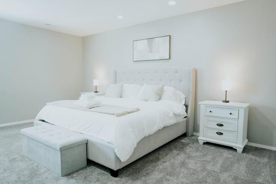 3240 Sqft Family-Friendly Retreat l Salt Lake Area House in West Jordan