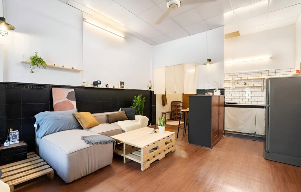 Kitchen or kitchenette, Living room, Lounge or bar, Seating area, minibar