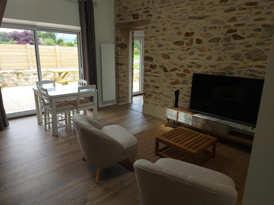TV and multimedia, Living room, Dining area