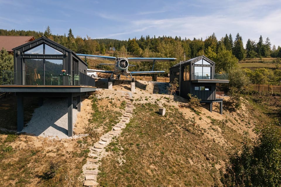 Property building, Day, Natural landscape, Mountain view
