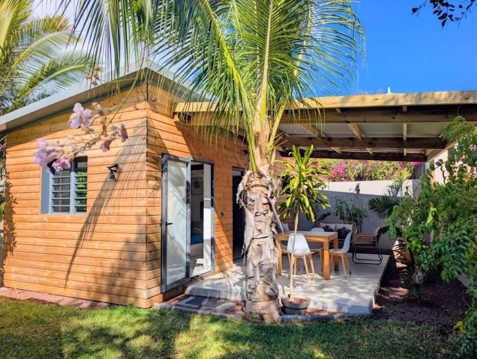 Property building, Patio, Garden, Dining area