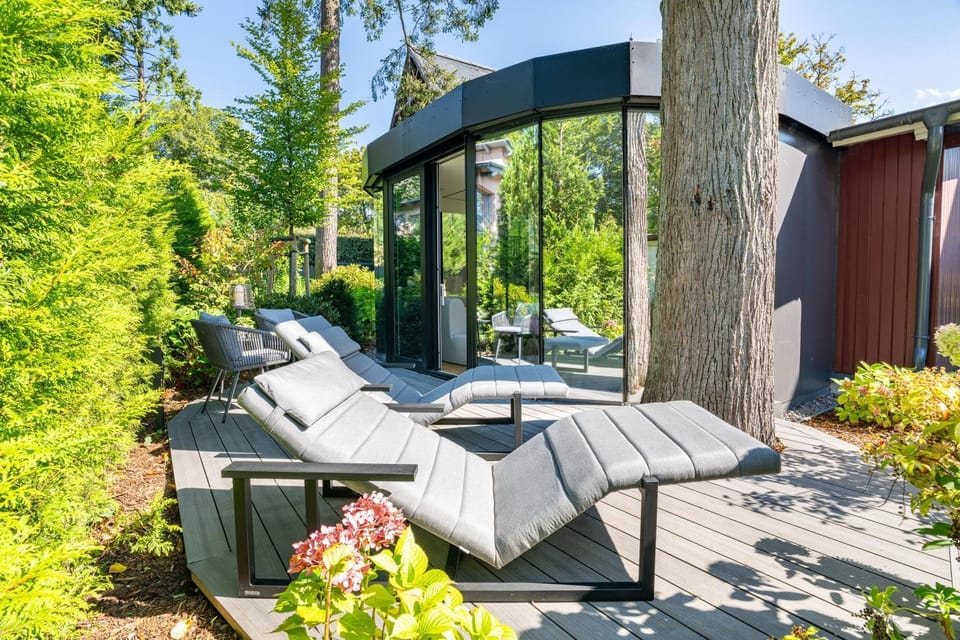 Property building, Day, Balcony/Terrace, Seating area, sunbed