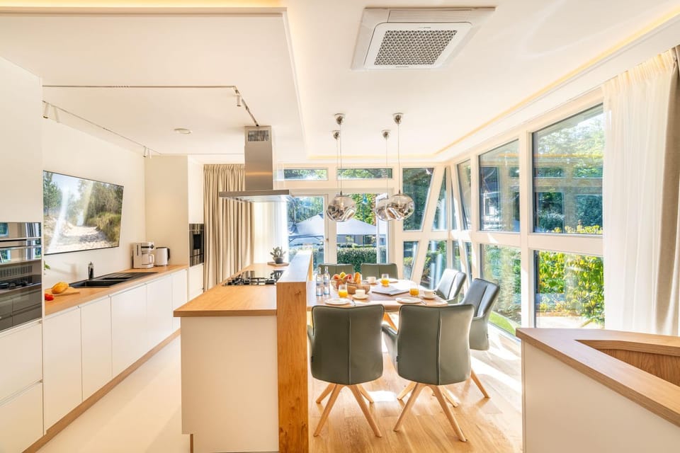Coffee/tea facilities, Kitchen or kitchenette, Food and drinks, Seating area, Dining area, Food