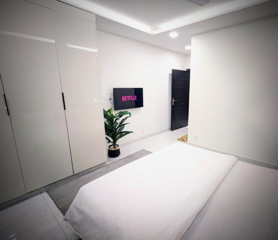 TV and multimedia, Bedroom, wardrobe