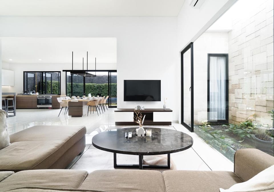 Communal lounge/ TV room, TV and multimedia, Living room, Seating area, Evening entertainment