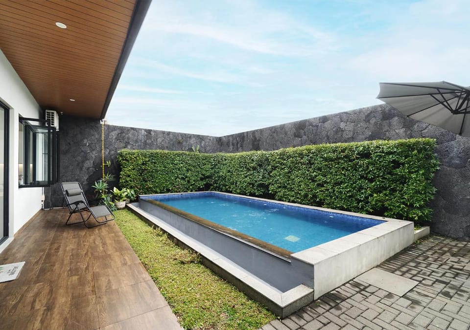 Day, Garden, Pool view, Swimming pool, Swimming pool, sunbed