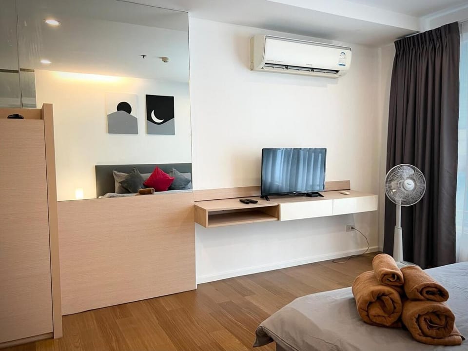 Comfy Entire Home Steps to BTS & MRT Sukhumvit Min 14 nights Apartment in Bangkok