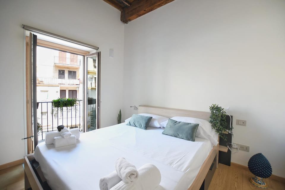 Bed, View (from property/room), Balcony/Terrace, Photo of the whole room, Bedroom, towels