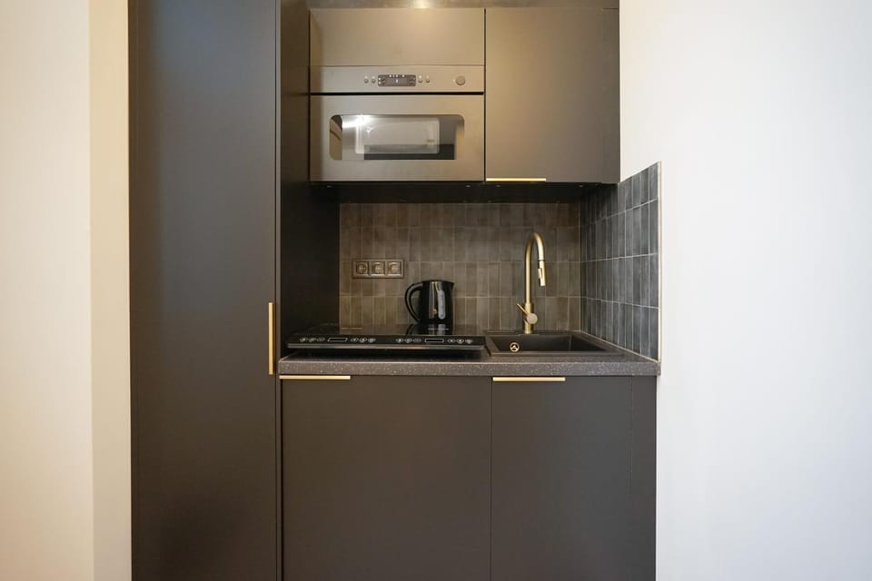 Coffee/tea facilities, Kitchen or kitchenette, microwave, stove