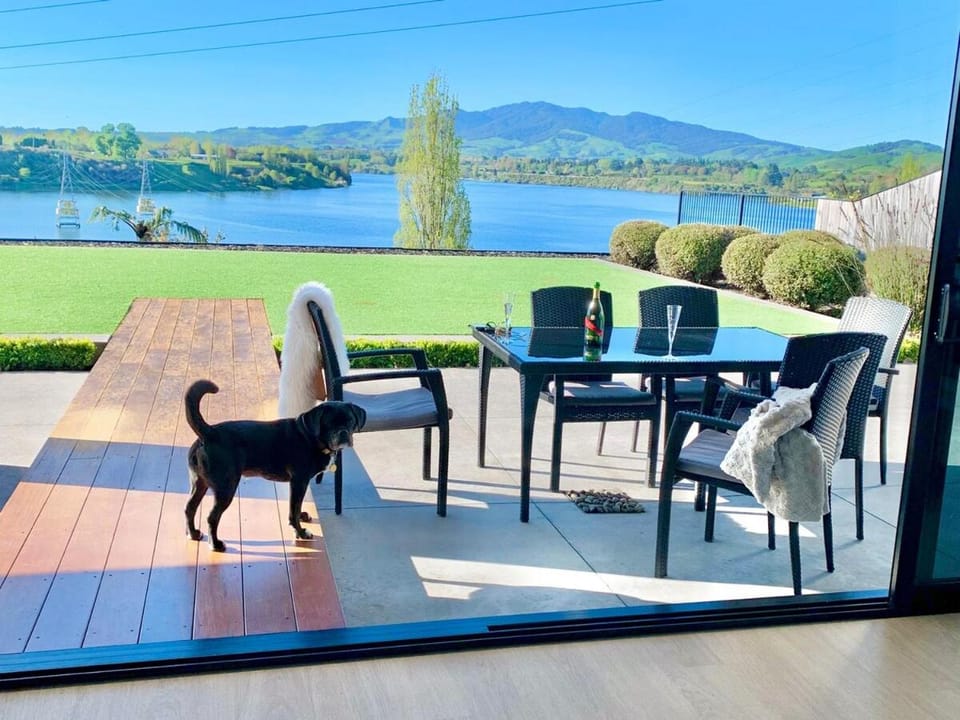 Karapiro Lakeside House in Cambridge