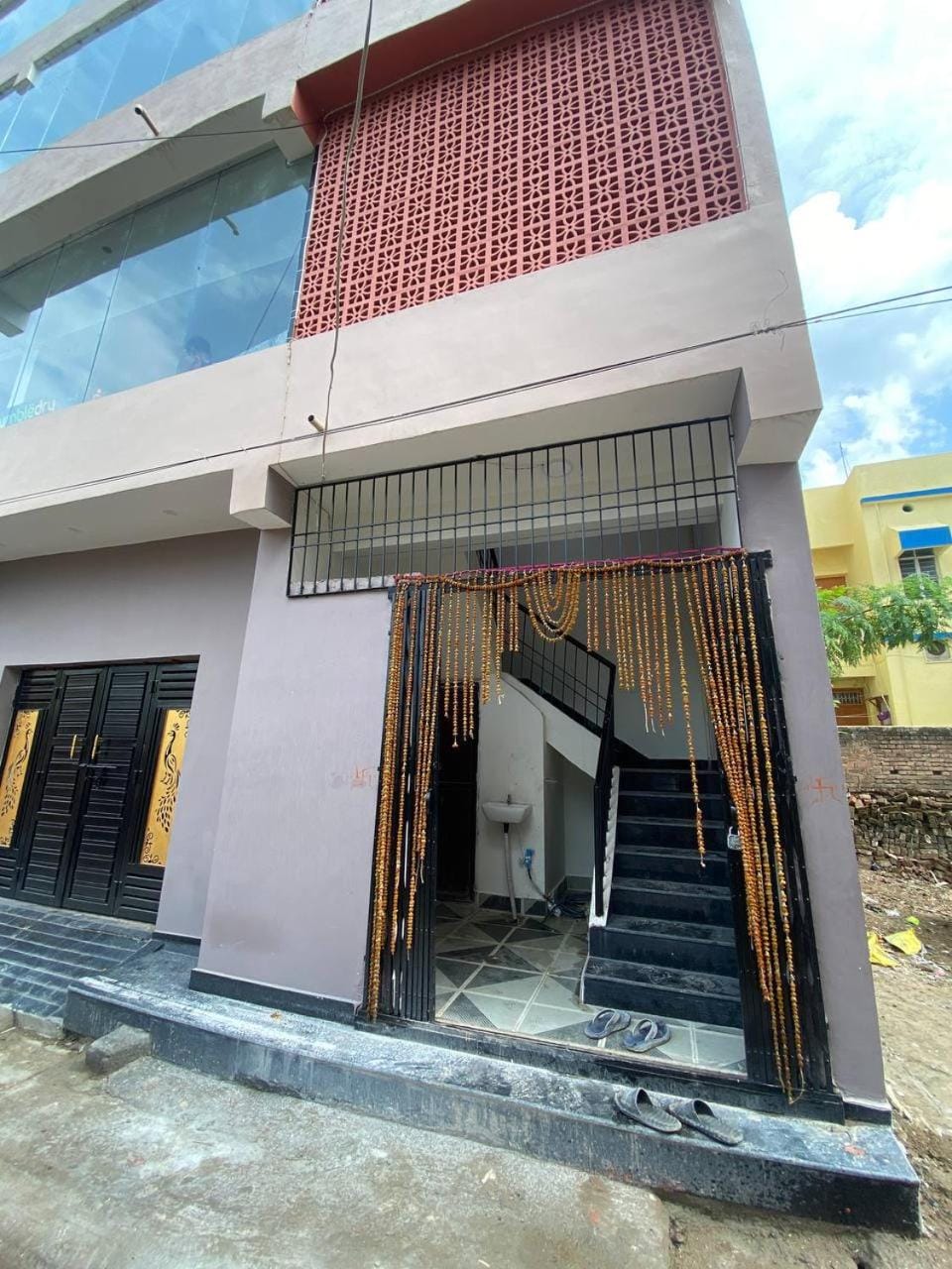 Facade/entrance