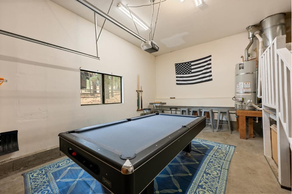 Billiard, Game Room
