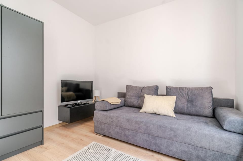 Communal lounge/ TV room, TV and multimedia, Living room, Seating area, Evening entertainment