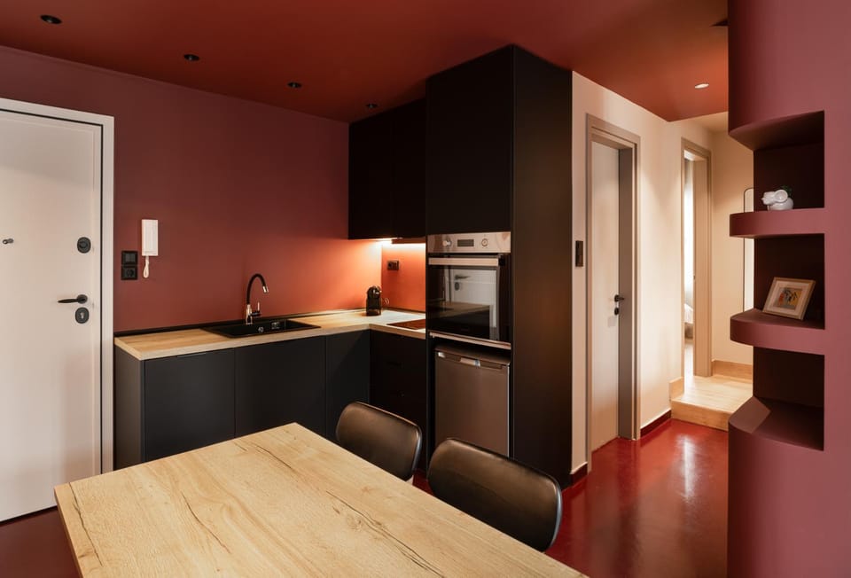 Kitchen or kitchenette, Dining area