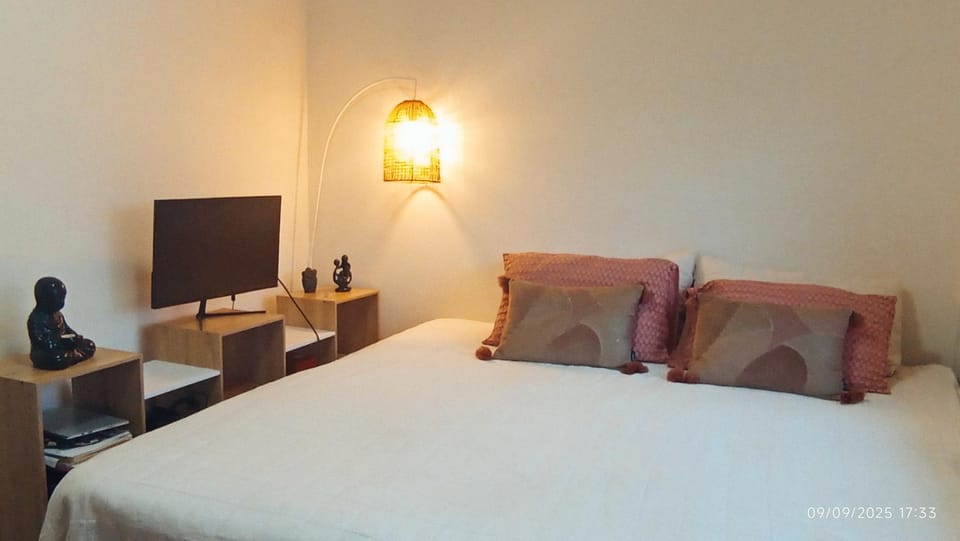 Bright Room Near Beaches and Airport Vacation rental in Sydney