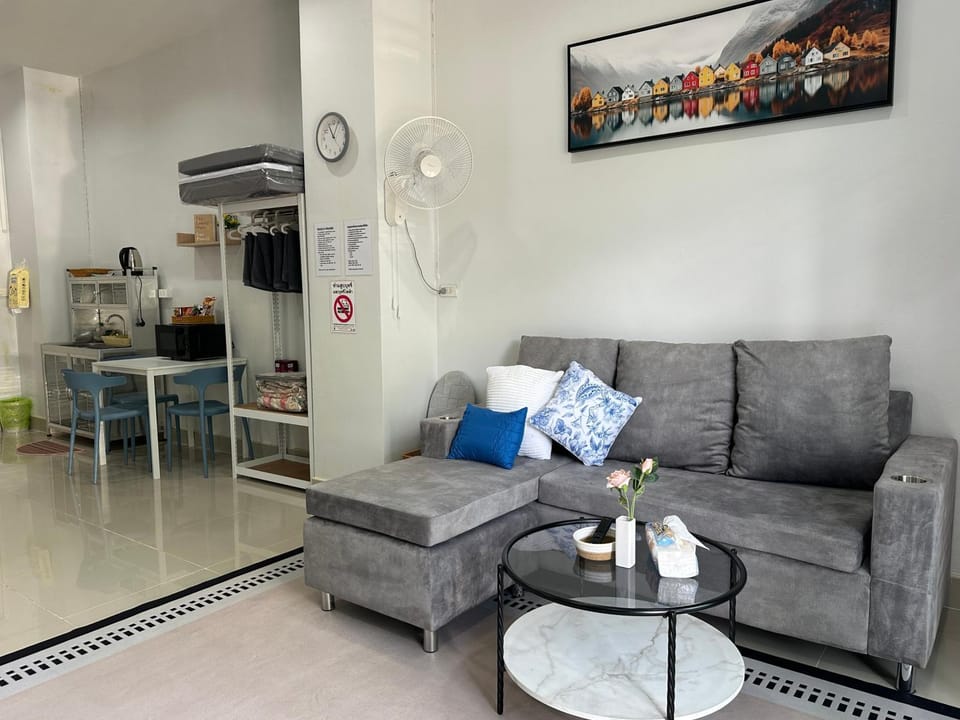 hidden loft, 5 mins to Songklanagarind Hospital โรงพยาบาลมอ หาดใหญ่ only 4 people Apartment in Thailand