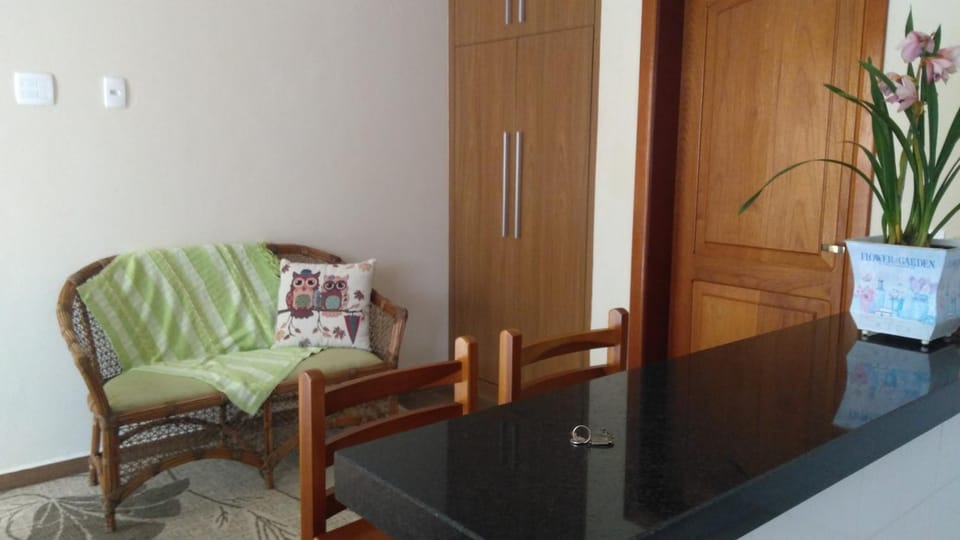 Coffee/tea facilities, Seating area, wardrobe