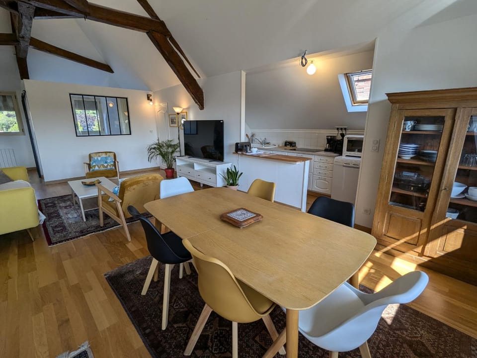 Gîte du Canal à Montargis: Charme, Jardins & Culture - FR-1-590-581 Apartment in Centre-Val de Loire