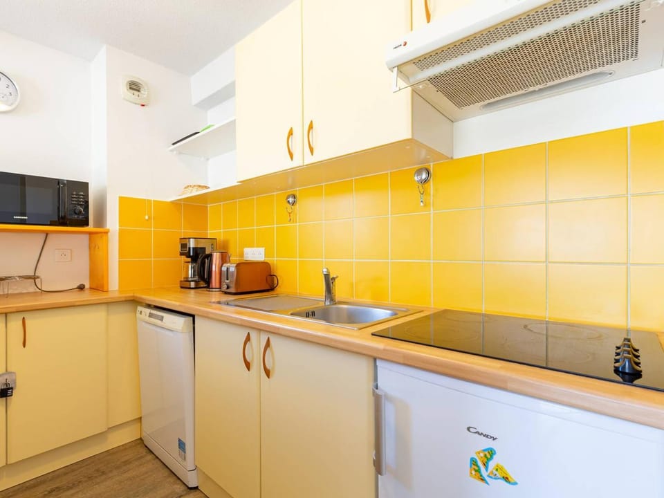 Appartement familial 8 personnes, vue montagnes, proche pistes - FR-1-695-83 Apartment in Occitanie