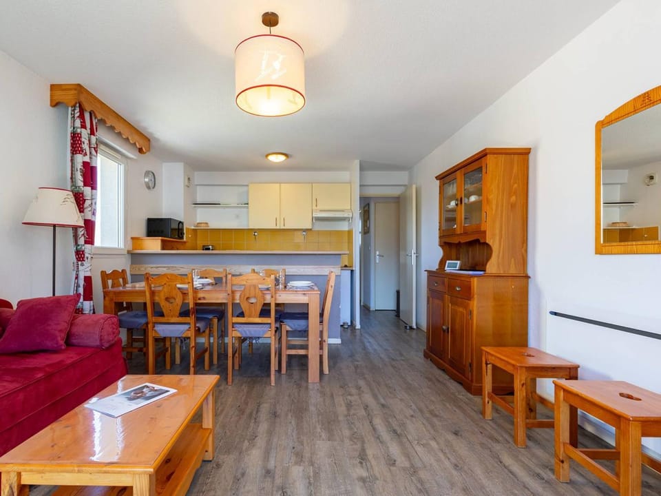 Appartement familial 8 personnes, vue montagnes, proche pistes - FR-1-695-83 Apartment in Occitanie