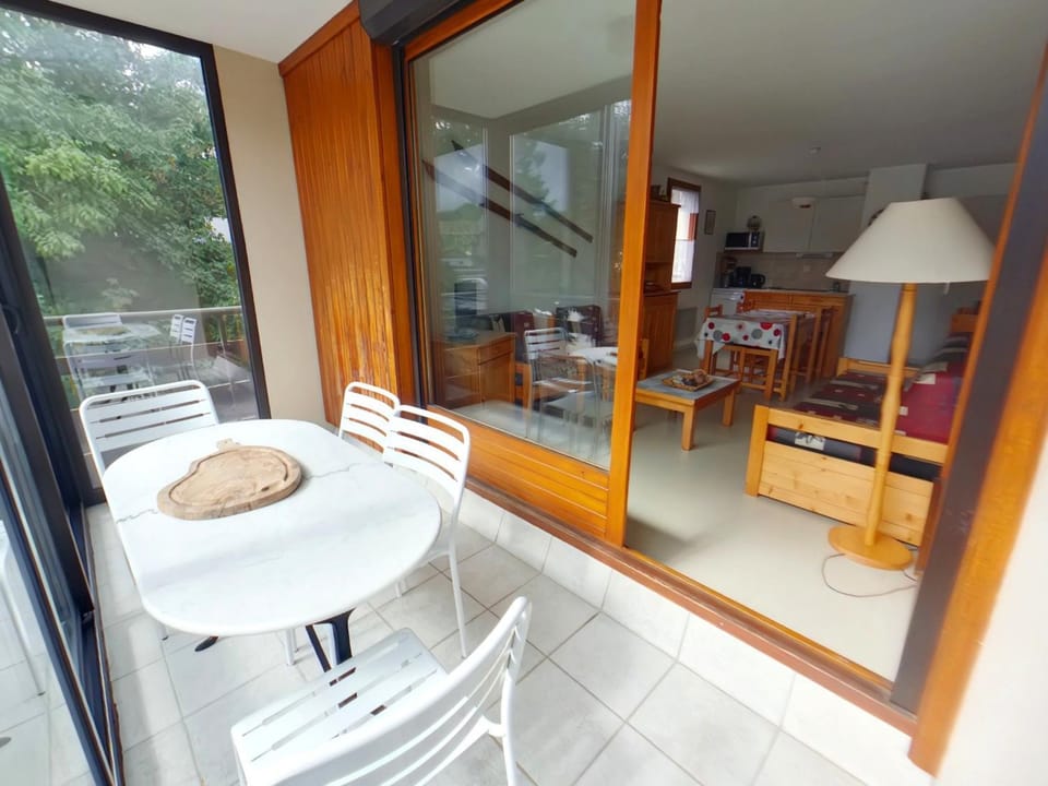 Charmant appart. 6 pers, loggia vitrée aux Rousses - FR-1-834-7 Apartment in Jura