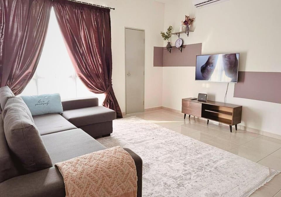 TV and multimedia, Living room, Seating area, Evening entertainment
