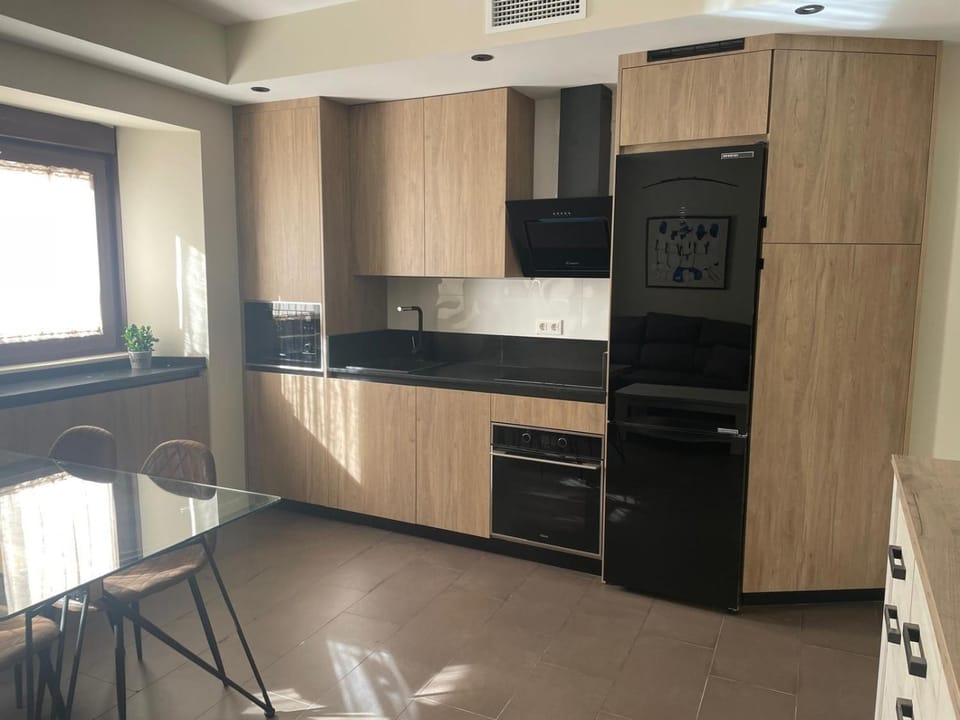 Kitchen or kitchenette, Dining area, stove