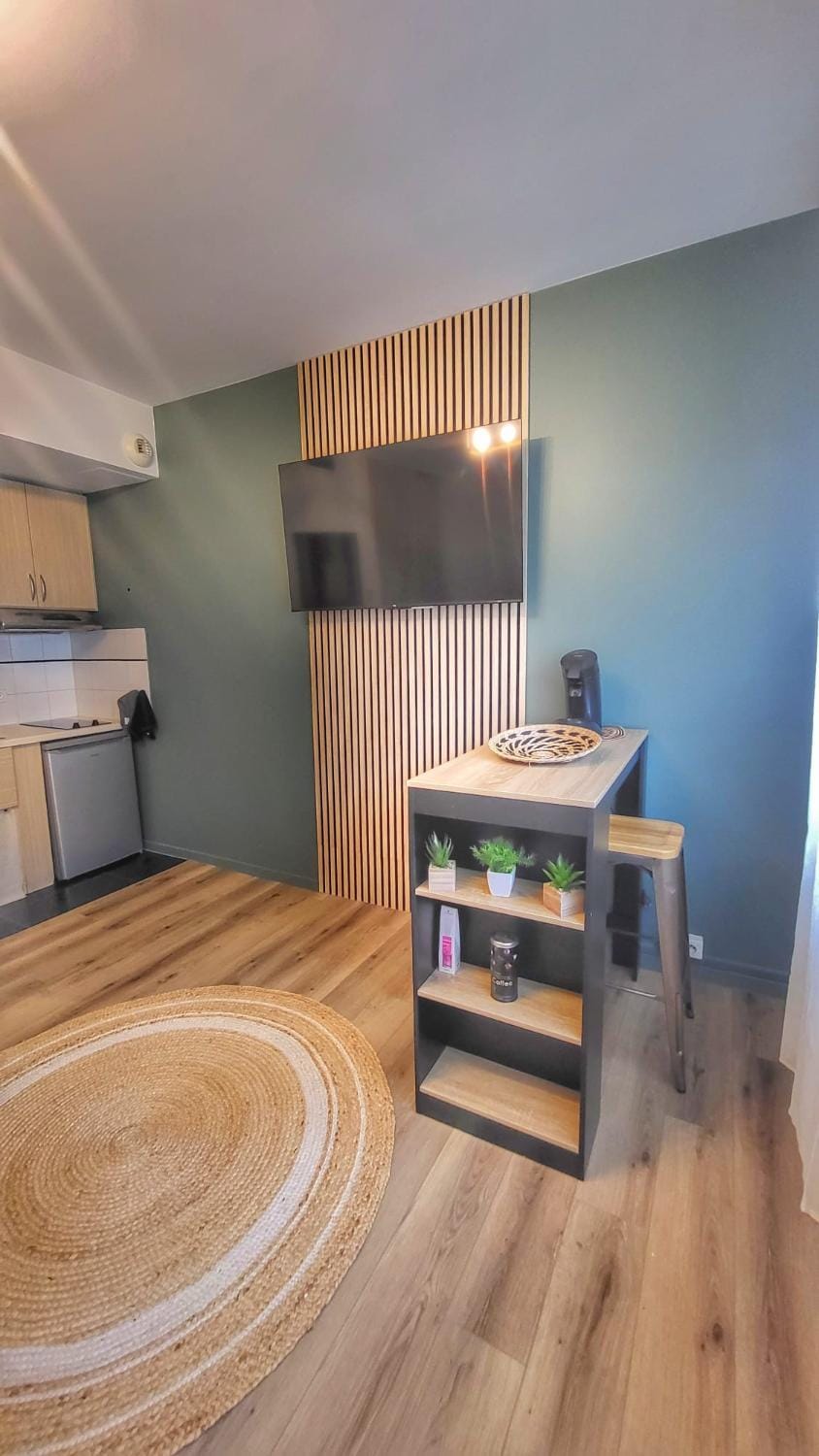 Kitchen or kitchenette, stove