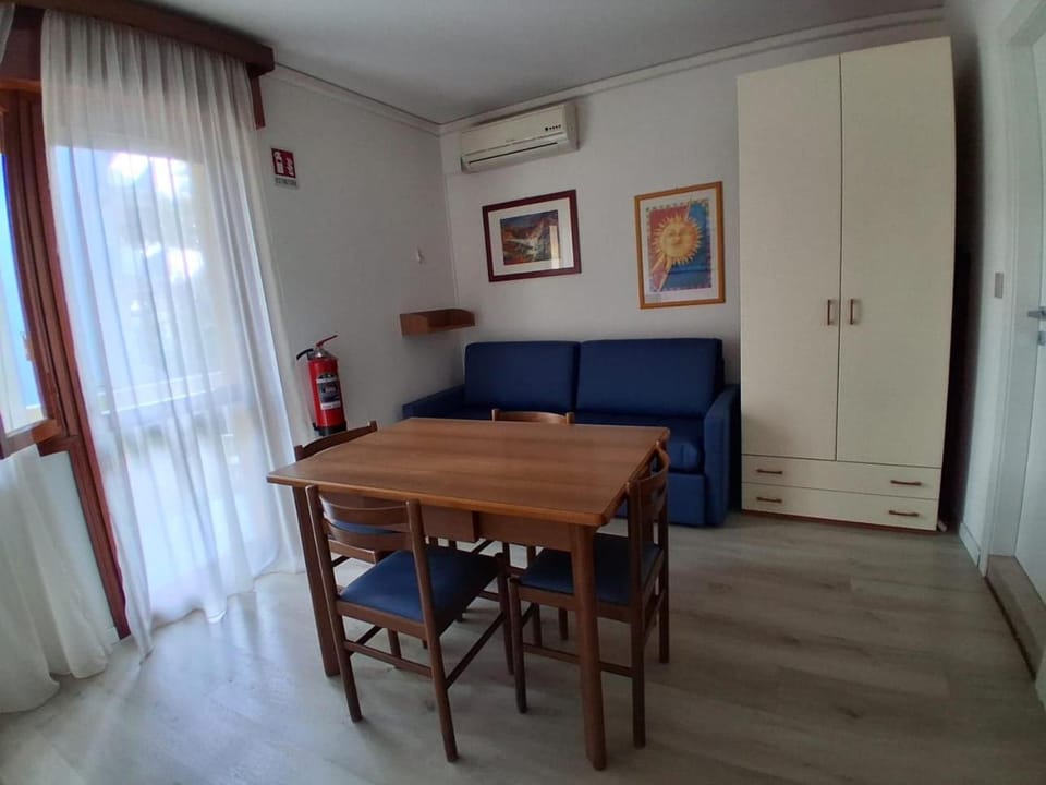 Living room, Seating area, Dining area, air conditioner