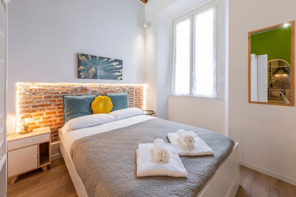 Bed, Photo of the whole room, Bedroom