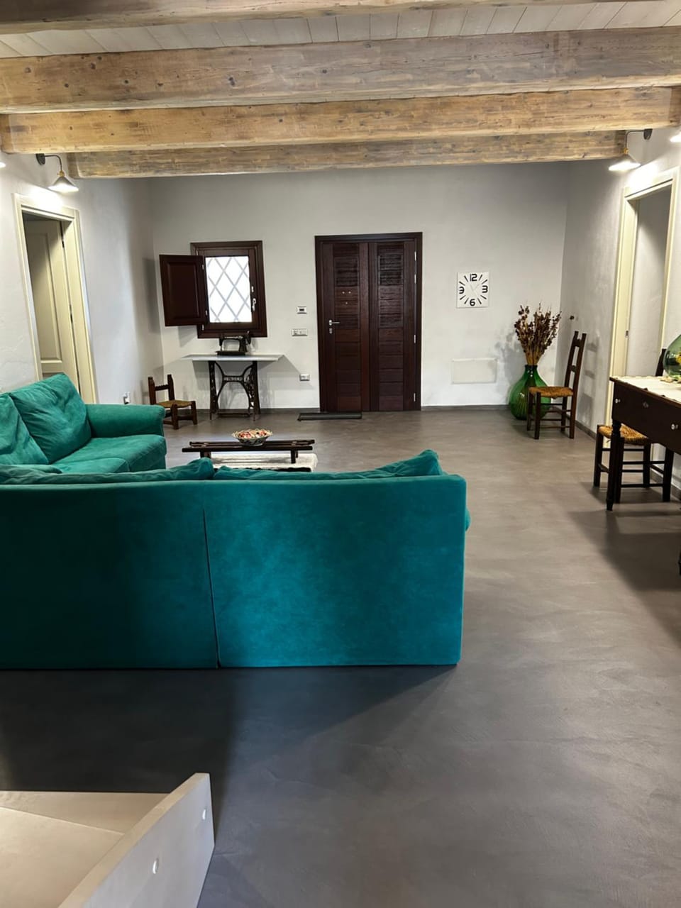 Seating area, Seating area
