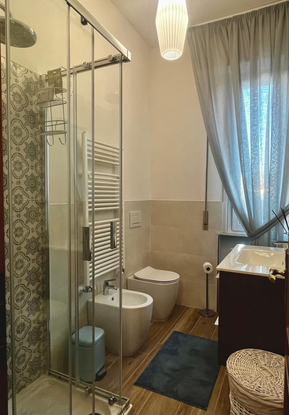 Shower, Toilet, Bathroom, bidet, towels