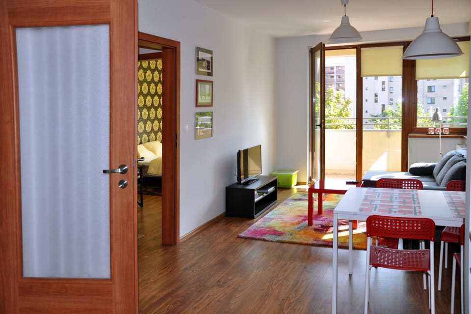 Day, Summer, Photo of the whole room, Street view