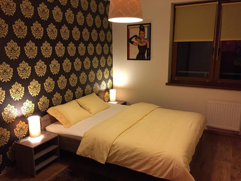 Property building, Bed, Bedroom
