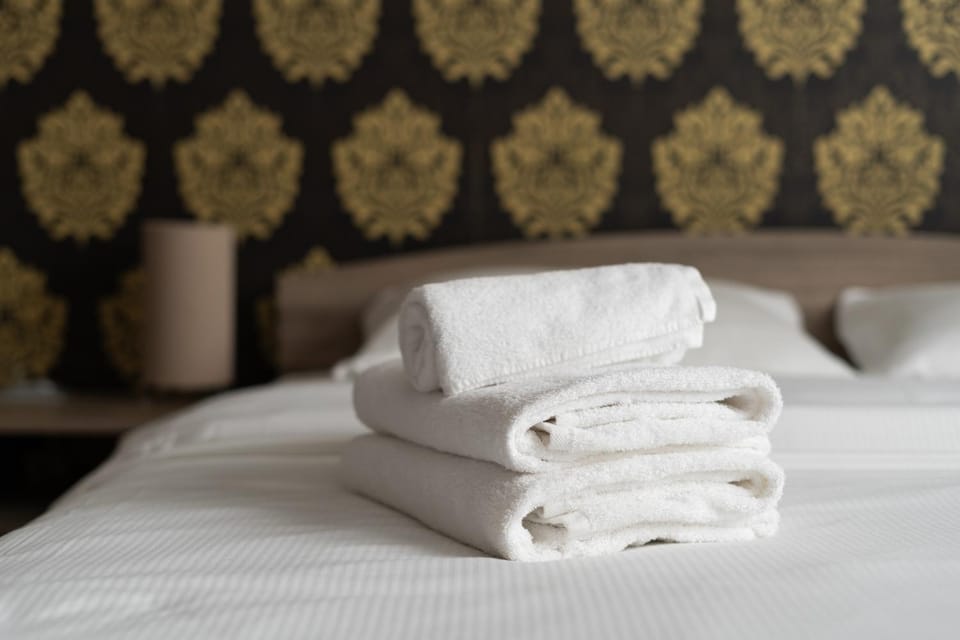 Bed, Photo of the whole room, Bedroom, towels