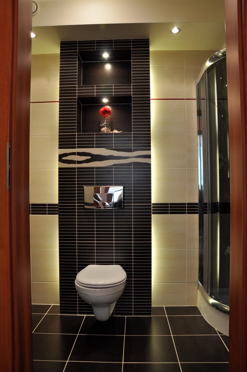 Toilet, Property building, Bathroom, Decorative detail