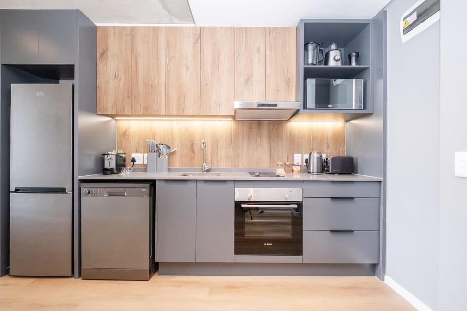 Coffee/tea facilities, Kitchen or kitchenette, dishwasher, oven, stove, toaster