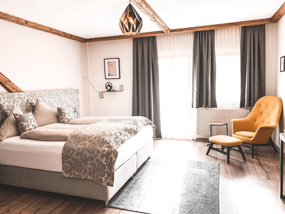 Bed, Photo of the whole room, Seating area, Bedroom
